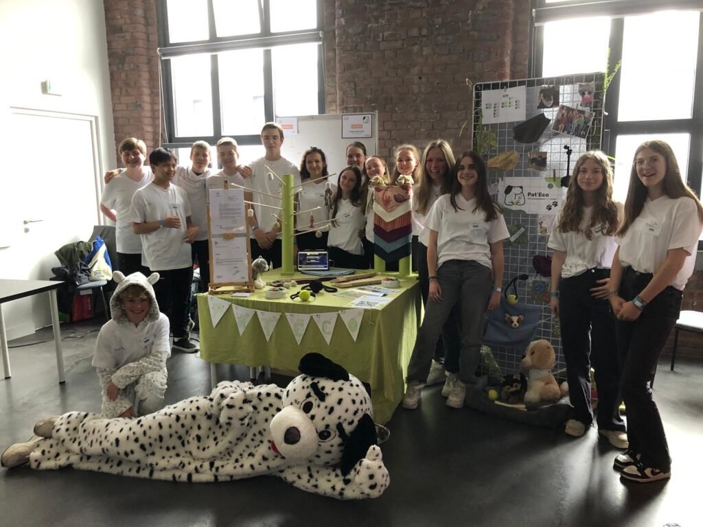 Collège Sainte Marie Linselles - Photo du Stand de Pat'Eco au festival des mini-entreprises